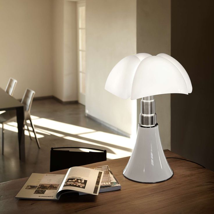 BlossomGlow Designer bordlampe - Elegance møder belysning