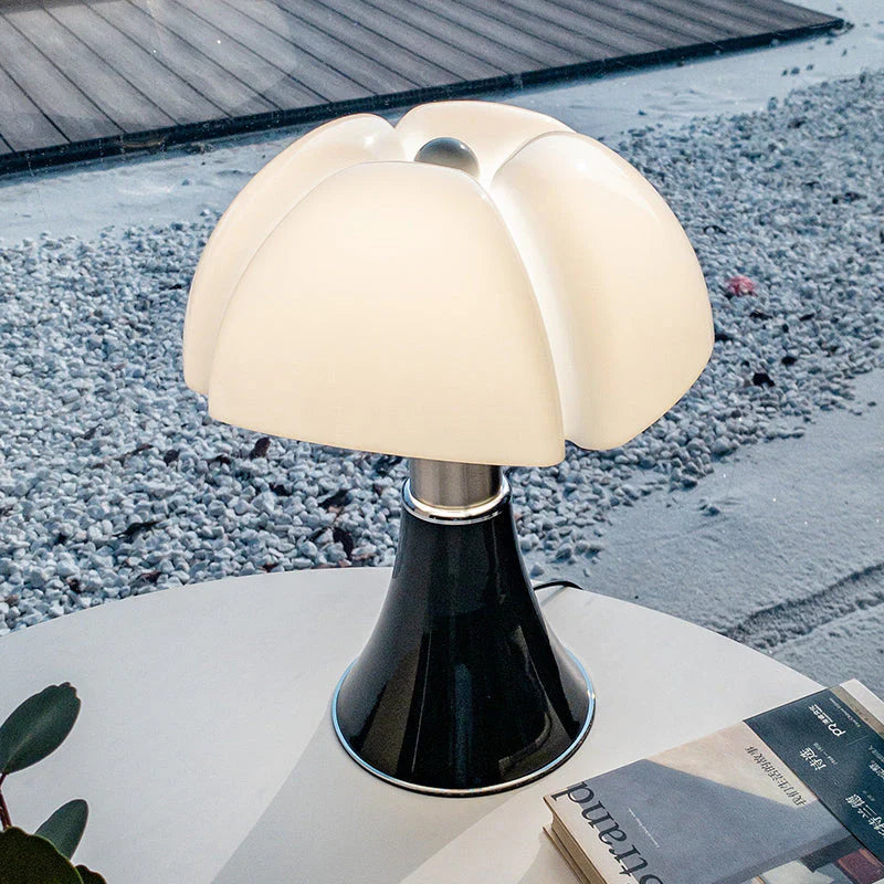 BlossomGlow Designer bordlampe - Elegance møder belysning